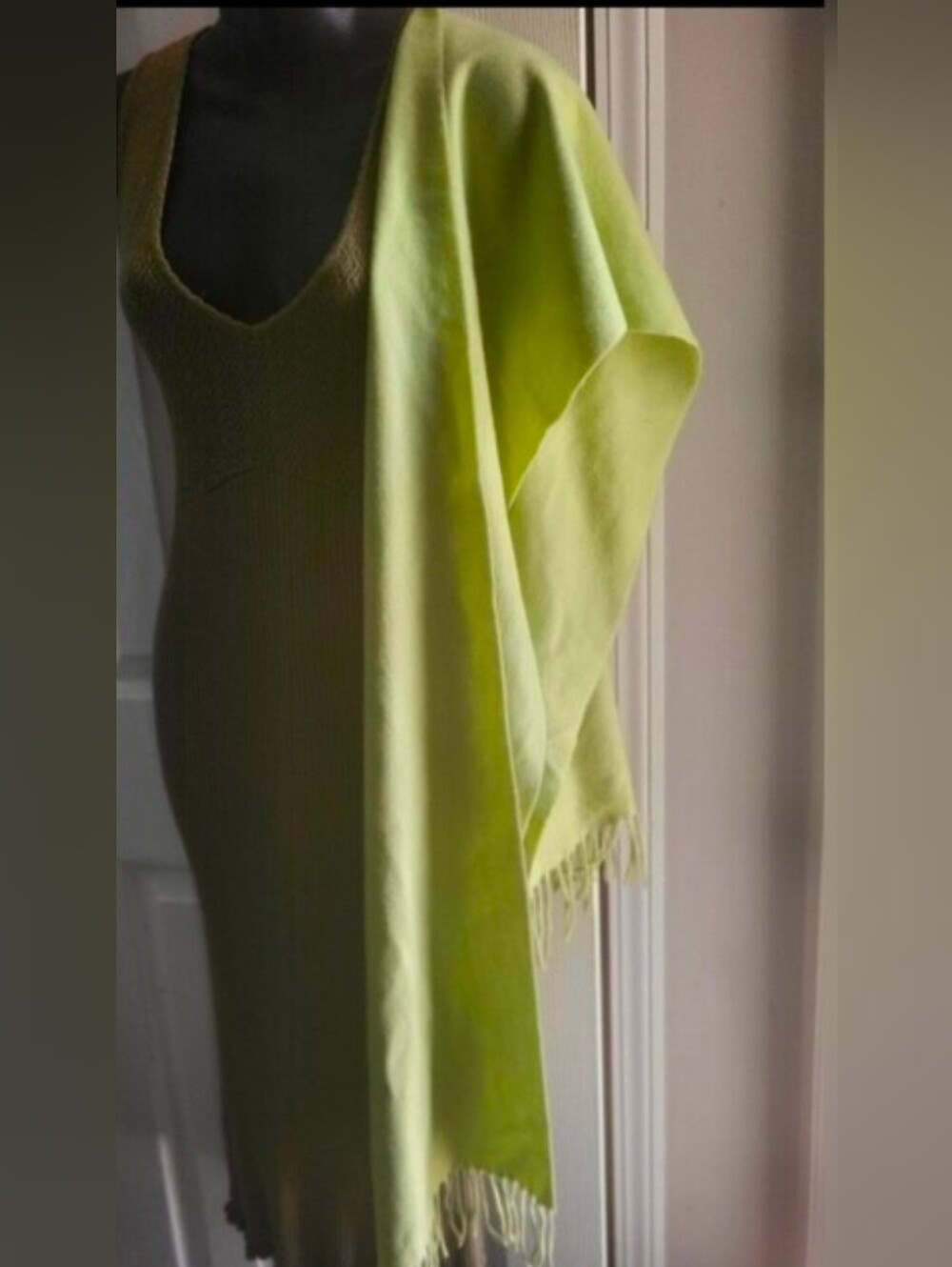 Women's 100% Cashmere Light Green Wrap Scarf With Fringe Made In Scotland